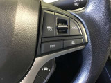 クルーズコントロールを装備。アクセルやブレーキを操作しなくても、自動で先行車との車間距離を保ち追従走行できます。長距離や高速道路を運転する際に、ドライバーへの負担を軽減します。