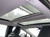 室内に優しい光が入り、ゆったりとした空間を体感できます!開閉はスイッチで!