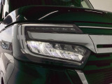 LEDヘッドライト(右側)です