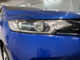 LEDヘッドライトは、点灯の瞬間から最大光量を発揮し、突然暗くなるトンネルなどでの安定感を高めます。