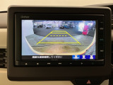 バックモニター付きで車庫入れもラクラク♪