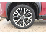 純正なので車に似合うデザインになっていますね。スタッドレスタイヤもご相談下さい。