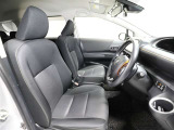 ゆったり室内で運転もしやすいです♪使い勝手の良い配置も考えられています!!