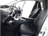 高いホールド性で運転姿勢が安定します。長距離ドライブでも疲れにくいのが魅力です。快適なドライビングライフをお送りください♪