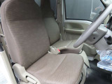 運転席のドアを開け、乗り込む際のイメージです。