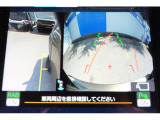 バックギアに入れるとバックカメラの映像がナビに映ります。障害物までの距離もわかりやすいです。