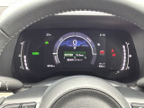 マルチインフォメーションディスプレイです。燃費や走行距離が分かり、半ドアなど車に異常がある際に警告してくれます。
