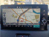 【ナビ】Honda純正ナビゲーション装備(HondaCONNECT対応)スマートフォンからリモート操作が可能。車内Wi-Fiや自動地図更新など便利な機能が使用できます。●基本パック(有料)が必要です。