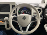 【ハンドル回り】インテリアに合わせたデザインのステアリングは、運転される方のことも考え、運転しやすい形状、大きさです。ぜひ一度、実際に触ってお確かめください。