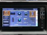 Bluetooth(ブルートゥース)接続機能付き。スマートフォンなどからお気に入りの音楽をワイヤレス再生できます。ドライブがさらに楽しくなりますね。