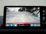 バックカメラの画像です。ガイドラインがスムースな車庫入れをサポートいたします。車庫入れの安心感がアップしますね。