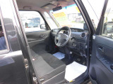 運転席はドライバーがリラックスして運転できるようになっています!ぜひ一度ご来店し座ってみてください!
