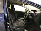 高いホールド性で運転姿勢が安定します。長距離ドライブでも疲れにくいのが魅力です。快適なドライビングライフをお送りください♪