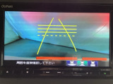バックでの車庫入れも安心です! リアカメラが付いているバックモニター付のナビを装備しております。操作線もついており距離感も画面から確認できます。