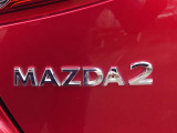 【MAZDA2】マツダのメーカー名を冠したコンパクトカーです。小さめの車体で運転しやすく、かつ5人乗りなので、家族が増えても安心です。「好きを探せる相棒」をコンセプトに誕生しました。外装は研磨をしております