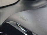 ◆助手席エアバッグ◆SRSエアバッグは、シートベルトだけでは防ぎきれない衝突時の衝撃から乗員を守るための安全装置。衝突時に瞬時に膨らみ、頭部や胸部がダッシュボードに直接衝突するのを防ぎます。