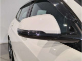 【BMWミラー】視認性の高いスタイリッシュなミラー。自動防眩機能も付いており夜間のドライビングをサポートします。