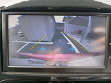 バックカメラ装備!車両後方の映像を確認出来るので、駐車が苦手な方におススメです!