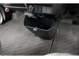 運転席と助手席の間にセンターロアボックスがあります!