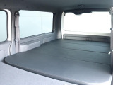 ベッドキットで車中泊可能です☆