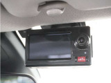◆ドライブレコーダー◆映像・音声などを記録する自動車用の装置です。 もしもの事故の際の記録はもちろん、旅行の際の思い出としてドライブの映像を楽しむことができます。