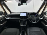 運転席周辺の様子です☆ オーディオ周りやメーター類の位置など、ご確認下さいね♪
