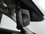 【ルームミラー一体型ETC】BMWといえばルームミラー一体型のETC。ドライバーから差し込めるかたちになっておりますので、差し忘れの際も慌てずにご利用いただけます。