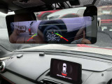 社外バックカメラ付き、後方視界も確保されており安心して駐車できます。