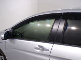 ★ドアバイザー★雨天時に窓を開けても濡れにくく車内に雨が入り込むのを防ぎながら換気ができます(^^♪