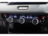 運転席と助手席の温度設定の変更が可能な左右独立タイプのデュアルエアコンです♪♪♪暑がりな人・寒がりな人も誰もが車内を快適にお過ごしいただけます♪♪♪