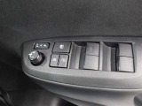運転席からも操作可能な全席パワーウィンドウが装備されています。