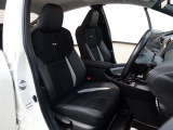 高いホールド性で運転姿勢が安定します。長距離ドライブでも疲れにくいのが魅力です。快適なドライビングライフをお送りください♪