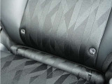 ◆ISOFIX◆シートベルトいらずでチャイルドシートと固定金具を連結するだけでガッチリ固定できます。