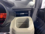 運転席側にもドリンクホルダーがございます!