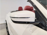 【BMWミラー】視認性の高いスタイリッシュなミラー。自動防眩機能も付いており夜間のドライビングをサポートします。