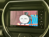 テレビ映像を表示できる画面を備えており、停車中に映像を視聴して休憩時間を過ごせます。画面表示を楽しみたい方にもご活用いただける装備です。