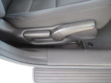 【ハイトアジャスター】シート位置を調節できますので、細かく自分に合ったシート位置にできるので、運転中の体の負担も軽減!
