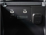 【USB接続】USB接続も可能です。スマートフォンと連動して音楽も再生可能です。