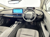 運転席まわりです。 各操作スイッチは使いやすい位置に配置されてます。