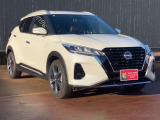 キックスは「KICK(刺激)」と「KICKS(靴)」を掛け合わせた造語です。この車が毎日を刺激的にし、スニーカーのように軽快でアクティブにどこへでも連れて行ってくれるという願いが込められています。