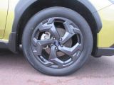 右前 18インチアルミホイール タイヤサイズは、225/55R18「*ホイールロックナットは展示用です」