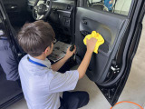 内装も隅々までしっかり拭きあげてご納車いたします!