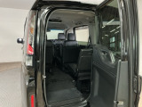 【わくわくゲート】タテはもちろんヨコにも開き、ちょっとした荷物を積む時にもとても便利♪人やペットの乗り降りもスムーズにできます♪