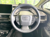 【ステアリングヒーター】冬場に冷たくなりやすい革巻きステアリングを、スイッチ一つで素早く適温に!エアコンよりも早く温まってくれるので、寒い日の運転も快適になりますね♪