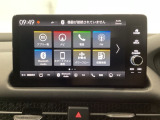 HondaCONNECT対応の便利なナビディスプレー。お持ちのスマートフォンと連携して、ナビやBluetoothでの音楽再生が可能です。デザインはもちろん、操作性も良好です。
