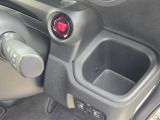 運転席の前にもドリンクホルダー付きです♪