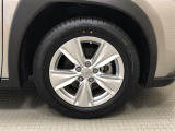 エアロベンチレーティングアルミホイール(215/60R17)装着!ブレーキ冷却と空気抵抗低減を両立した空力アルミホイールです。デザインと機能性を両立させています!