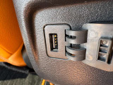後席用のUSB付きなので車内での充電も安心♪