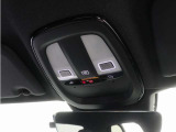 ルーフにあるボタンは、車両が始動しない場合、パンクした場合、または事故に遭った場合などの緊急時に支援の要請に使用できるため、安心感を高めることができます。
