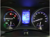 カラーヘッドアップディスプレイ付き。少ない視線移動で情報を確認できるので、運転の疲労軽減に繋がりますよ♪